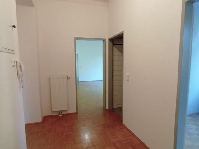 Sehr Schöne 3 Zimmer Wohnung mit Balkon in Ruhelage