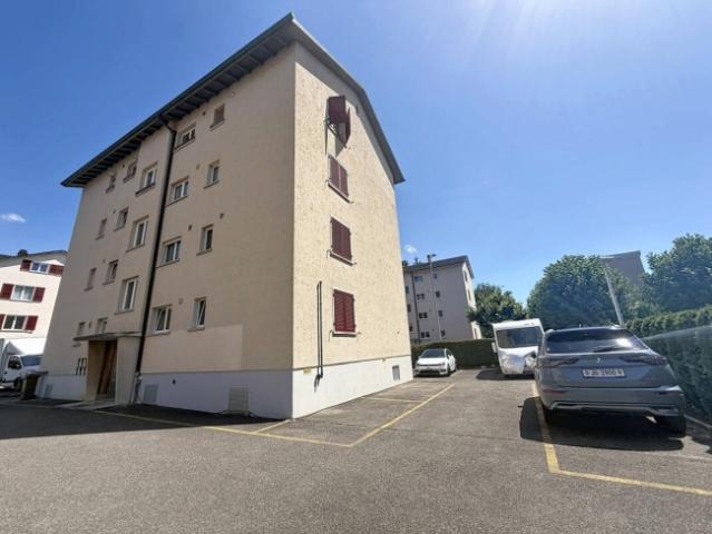 Sehr schöne und geräumige Wohnung mit 3,5 Zimmern in Delémont