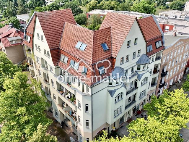Sehr schöne Wohnung im 4.OG in gepflegtem Stuck Altbau in zentraler Lage