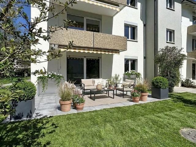 Sehr schöne renovierte Wohnung mit 3,5 Zimmern mit Garten