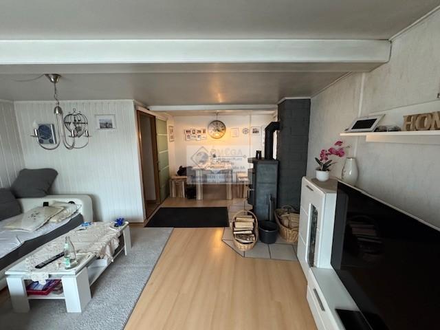 Reserviert: Modernisiertes Haus mit Scheune und Garten