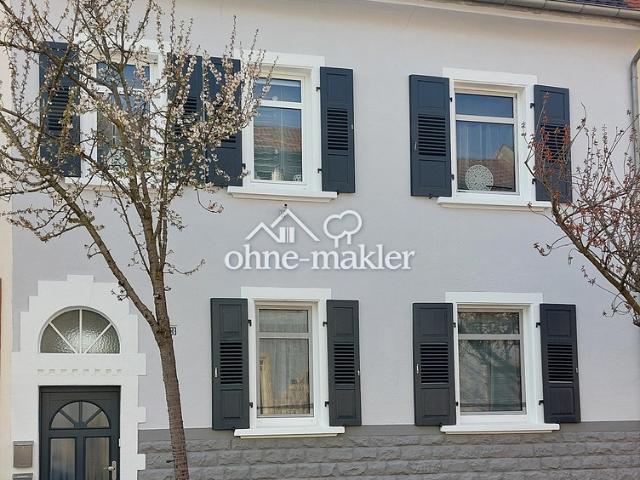 Sehr schönes 3 Fam. Haus, große Balkone