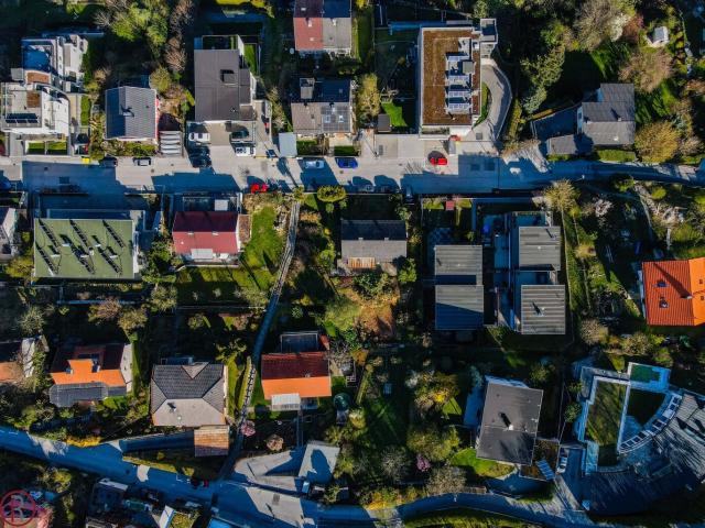 Sehr schönes Grundstück mit Altbestand zu verkaufen