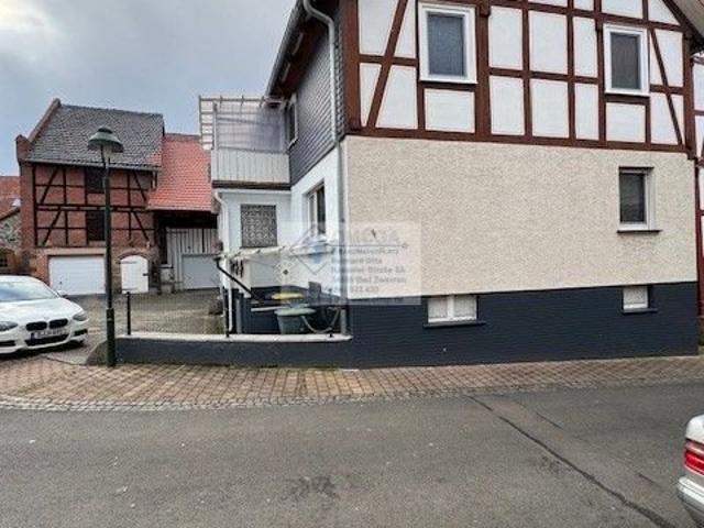 Sehr schönes Haus mit Scheune und Garten