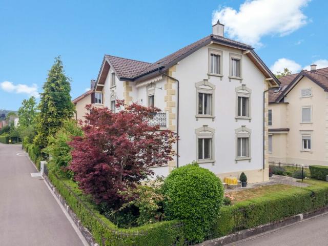 Sehr schönes, zentrales Zweifamilienhaus an ruhiger, bevorzugter Wohnlage mit separater Garagenparzelle