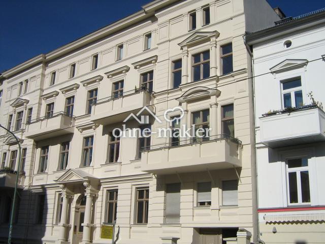 sehr sonnige, gepflegte Altbauwohnung mit Stuck, Balkon, Keller 3Zi.+Kammer bzw. Umbau=4 Z.+K