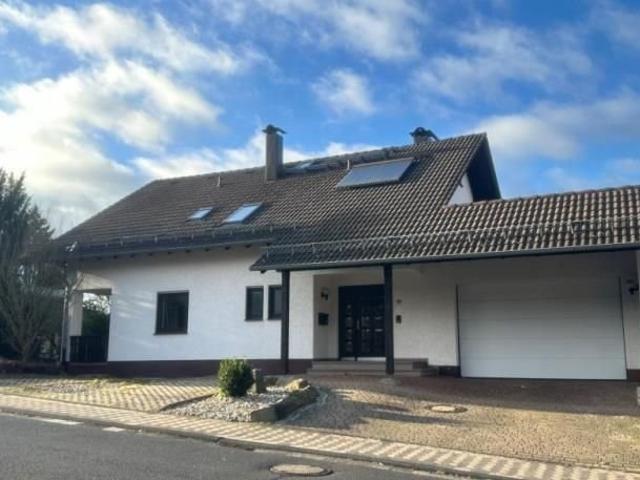 Seien Sie neugierig!* Großzügiges Einfamilienwohnhaus mit Doppelgarage in Melsungen Am Huberg!