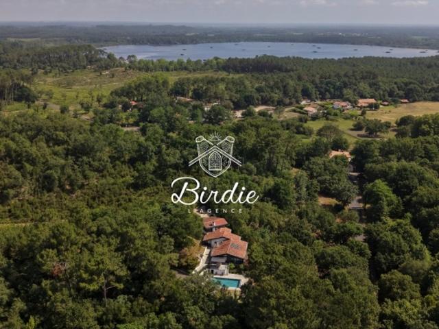 SEIGNOSSE ETANG NOIR: MERVEILLEUSE PROPRIETE AVEC PISCINE EN POSITION DOMINANTE SUR UN PARC D'1.3H