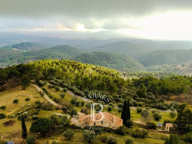 Seillans – Ancienne bergerie – Propriété provençale avec 3 m. 470m² Seillans