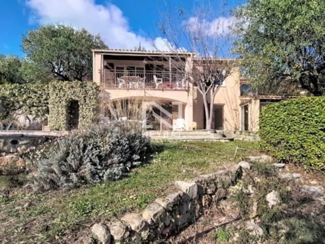 SEILLANS MAISON FAMILIAL PROCHE VILLAGE AVEC STUDIO INDEPENDANT PISCINE