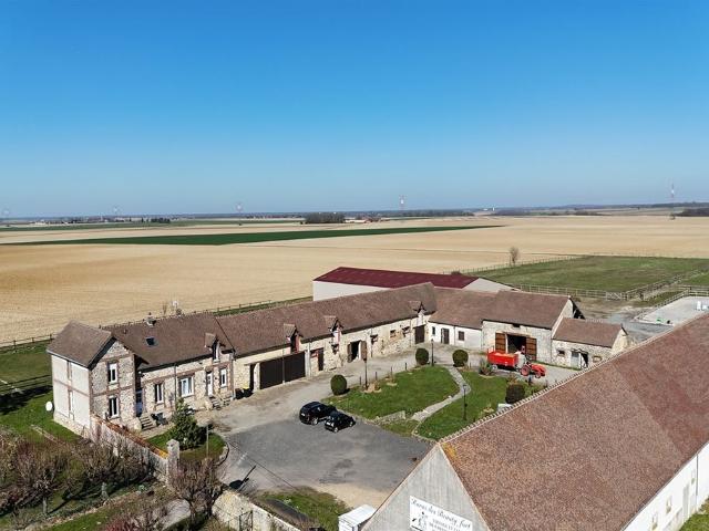 Seine et Marne 77 Propriété Equestre 30 box Carrière Manège Paddocks Herbages Maison 230 m² Gardien