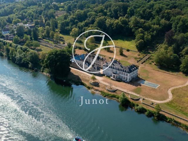 Seine et Marne – Fontainebleau – Bords de Seine – Château hi. 1200m² Fontainebleau