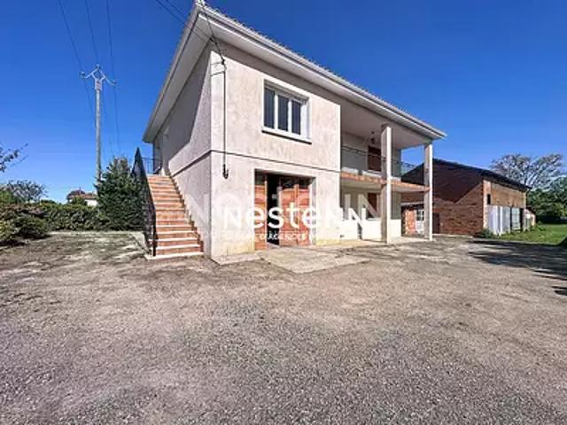 Seissan 32260 Achat / Vente maison 8 pièces t8 au dernier étage parking