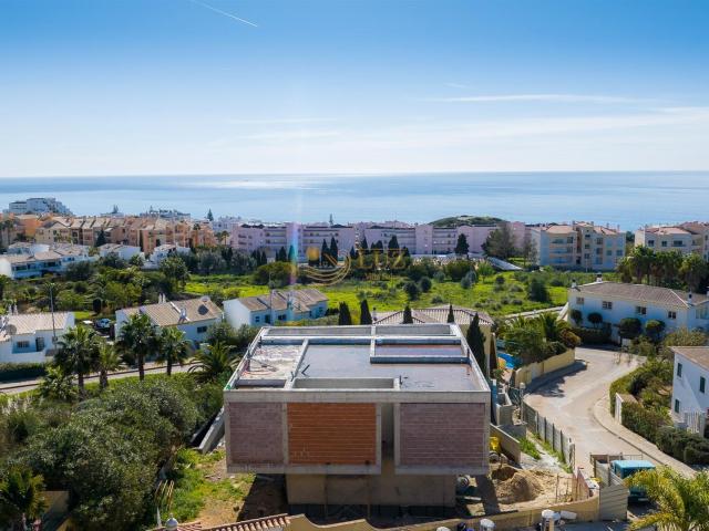 Seja bem vindo a esta deslumbrante vivenda de luxo situada n. 790m² Praia da Luz