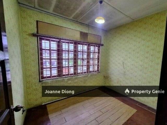 Sek 10 PJ Double Storey House