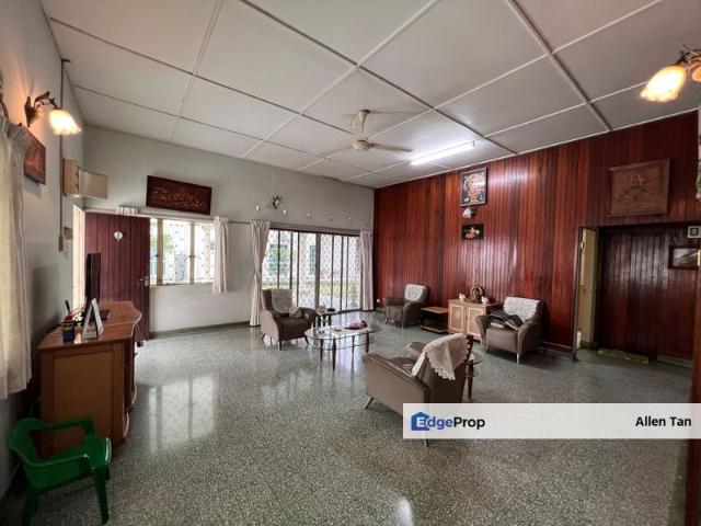 PJ Seksyen 12, Section 12 Single Storey Bungalow House, 5r3b, PJ