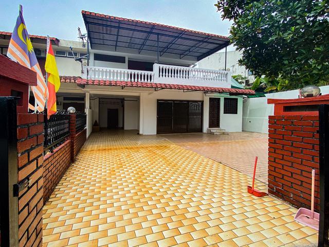Seksyen 6 Shah Alam 2 Storey Terrace RENOVATED Opposite School