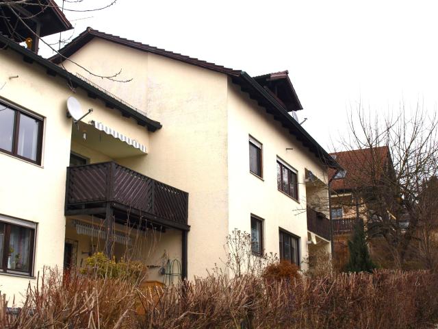 Seltene Gelegenheit! Gepflegte 3 Zi. Gartenwohnung mit Südterrasse Hochparterre