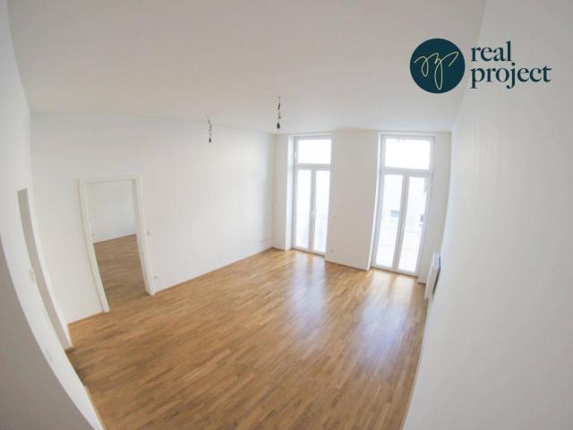 Seltene Gelegenheit: Renovierter 3 Zimmer Altbau mit Balkon