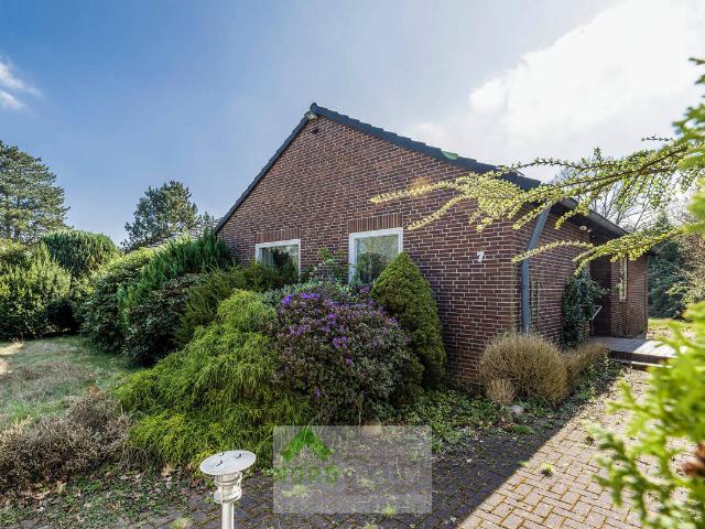 Seltene Gelegenheit: Wunderschönes Grundstück mit Bungalow in Hamburg Sasel