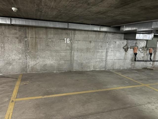 SELTENE Innenparkgarage im Gebiet von Montana Marigny