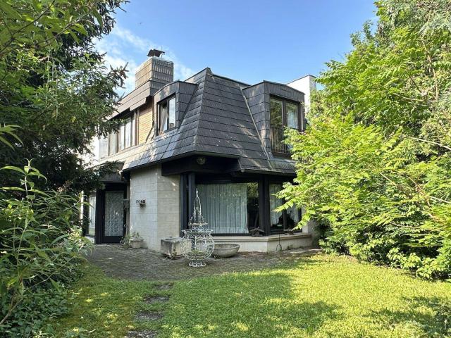 Seltene Villenliegenschaft mit parkähnlichem Grundstück und Erweiterungspotenzial in Bestlage von Wien Mauer | ZELLMANN IMMOBILIEN