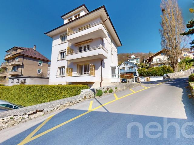 Seltenes Gelegenheitsgebäude in Peseux mit Seeblick