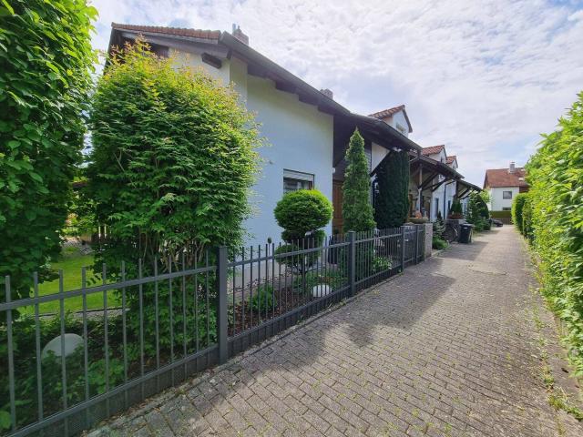 Seltenes RH Eckhaus mit 6m Breite, Südgarten & Kachelofen – Ihr neue Wohlfühloase in Ingolstadt!