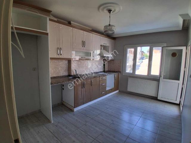 Selvilitepe Mahallesinde Kiralık Ara Kat Daire