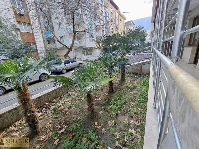 Selçuk'tan Merkezefendi Mah 2+1 6 Yıllık Satılık Lüks Daire