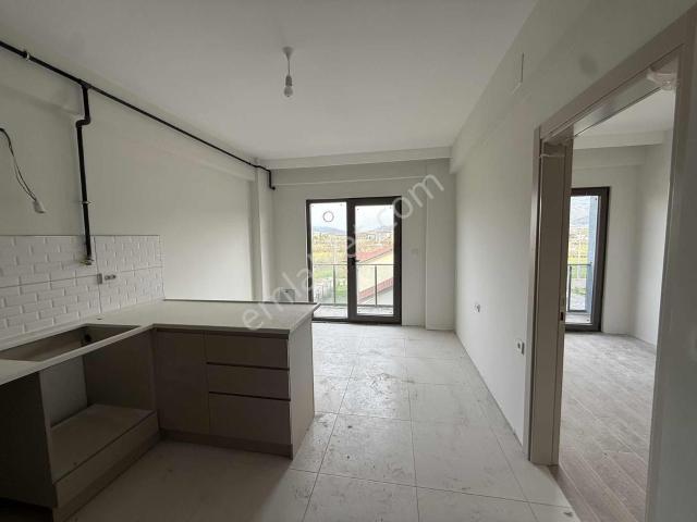 Selçuk Mahallesinde Göle Yürüme Mesafesinde Satılık 1+1 Daire