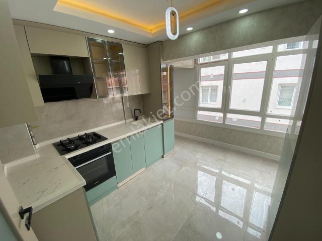 Selçuklu Mah. Ara Katta Salon Bağımsız Yapılı Satılık Daire
