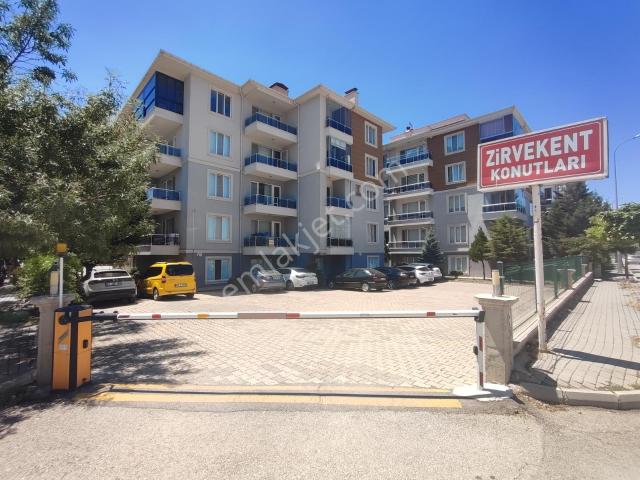 Selçuklu Mah.'de Site İçi Otoparklı ankastreli d.gazlı 3+1 Daire