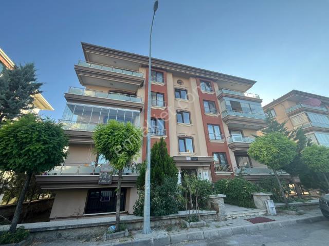 Selçuklu Mah.'de Site İçi otoparklı mesken Tapulu bahçe Katı 3+1
