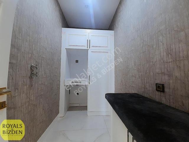 Selçuklu Mehmet Akif De 4,5+1 Hamamlı Kış Bahçeli Lüks Villa. !