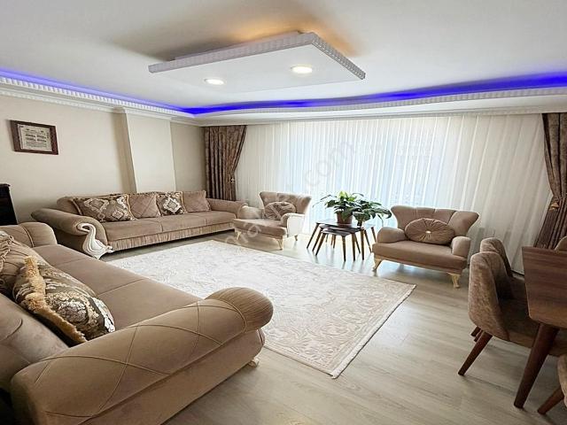 Selahaddin Eyyubi'de Balkonlu Ön Cephe İskanlı 2+1 120 M² Daire