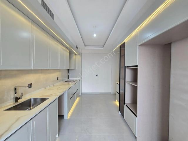 Selahaddini Eyyubi Mahallesi Satılık 4+1 Sıfır Daire