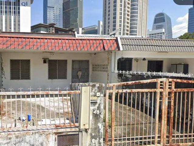 Selangor Petaling Jaya Leasehold Link Bungalow For Sale