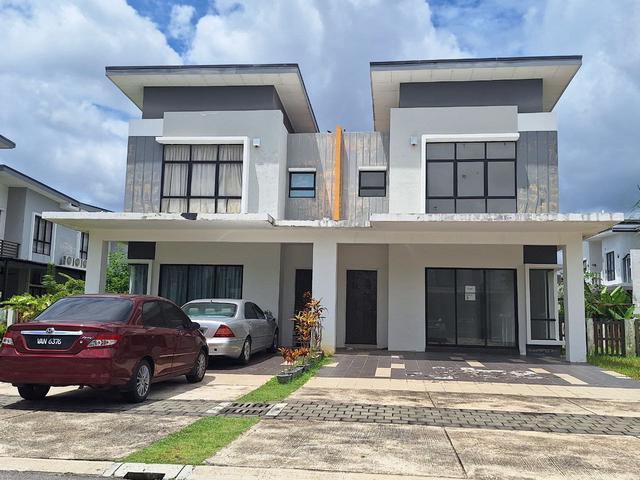 Selangor Semenyih Freehold SemiDetached House For Sale