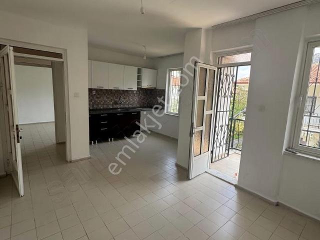 Select Ten İçmeler'de Eşyasız Kiralık 2+1 Daire