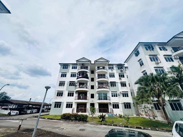 Selesa Puteri Condo Selesa Jaya 3 bedrooms 1 st floor renovated