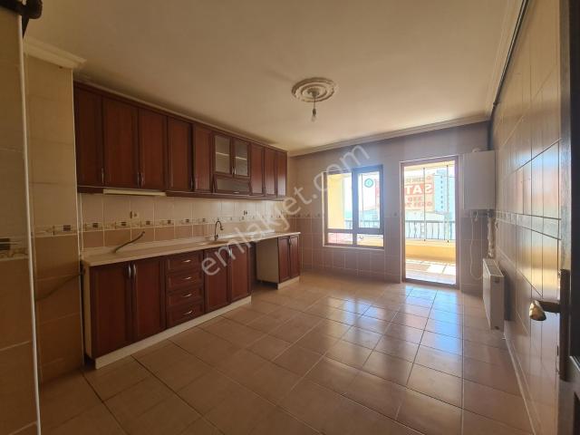 Selim Cd. Üzeri Teras Balkon & Geniş Mutfaklı Kök Tapu 5.kat 3+1