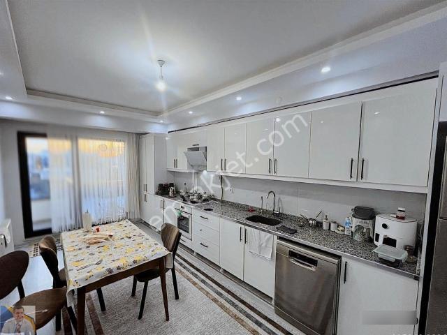 Selimbey Mahallesinde Site İçi Satılık 3+1 Daire