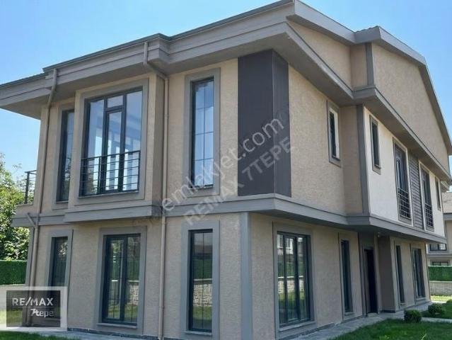 Selimpaşada Butik Sitede Müstakil 4+1 Lüks Villa