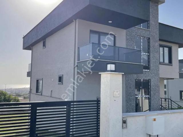 Selimpaşada Satılık 7+1 Müstakil Villa