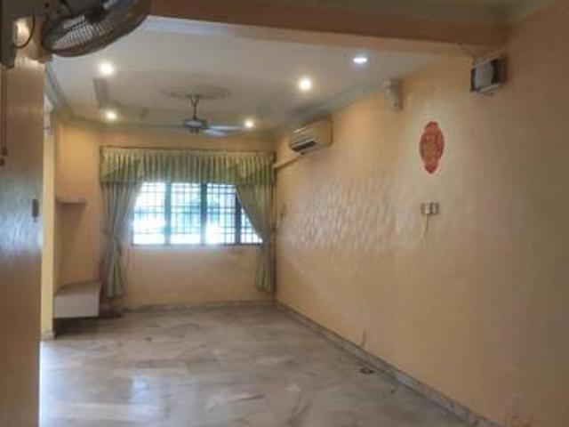 Selling Cheap 2 storey linked house at Taman Pertama Ipoh