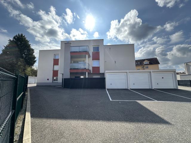 SELONCOURT: Appartement T2 de 45 m2 Terrasse, garage et parking Résidence récente 2021