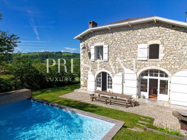 Sept hectares. Dix chambres. Trente cinq minutes de Biarritz 770m² Hastingues