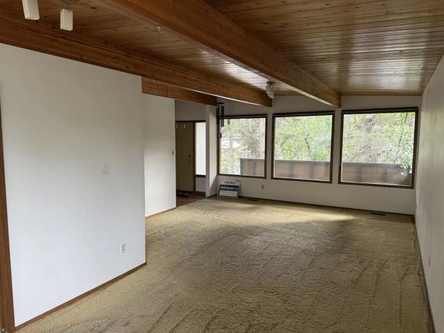 Sept 1 Varsity Acres, close to LRT Dalhousie, hospital, university, marketmall!