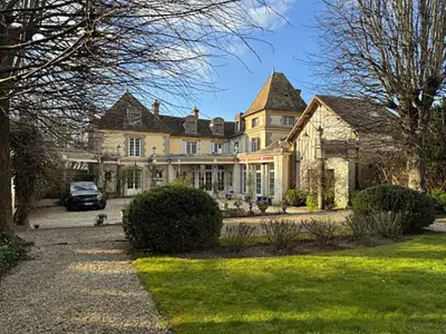 Septeuil 78790 Achat / Vente maison 12 pièces t12 au dernier étage piscine